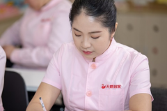 在照顾老人的时候力不从心，天鹅到家保姆解决你的烦恼