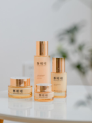 保养皮肤的秘诀？郑明明金致焕颜淡纹套组值得拥有